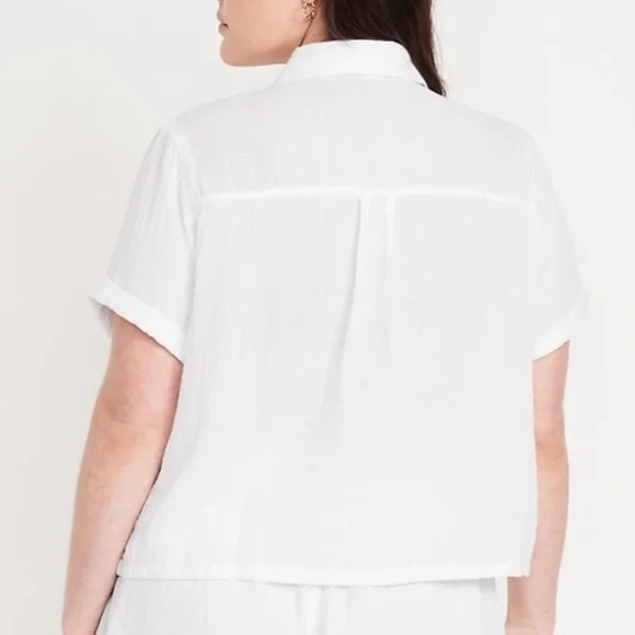 Old Navy
Crinkle Gauze Loose Button-Down Shirt
XL | White Lilies - Picture 2 of 6